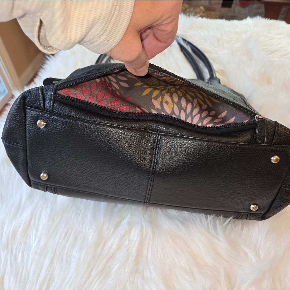 Lodis Elegant Black Leather Shoulder Bag - Picture 3 of 10